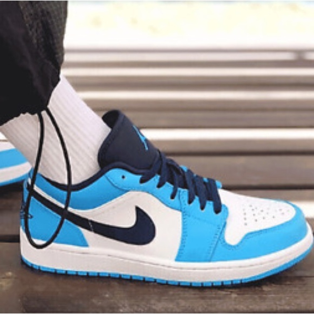 Air Jordan 1 Low GS 'UNC'